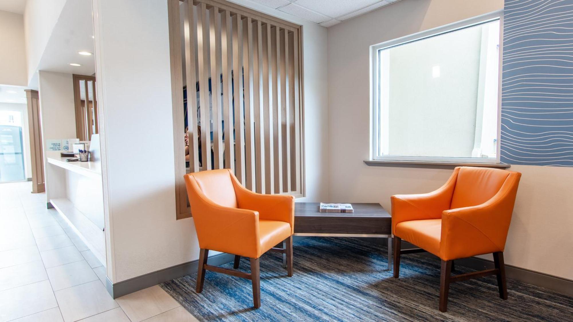 Hotel Holiday Express By Ihg 3*