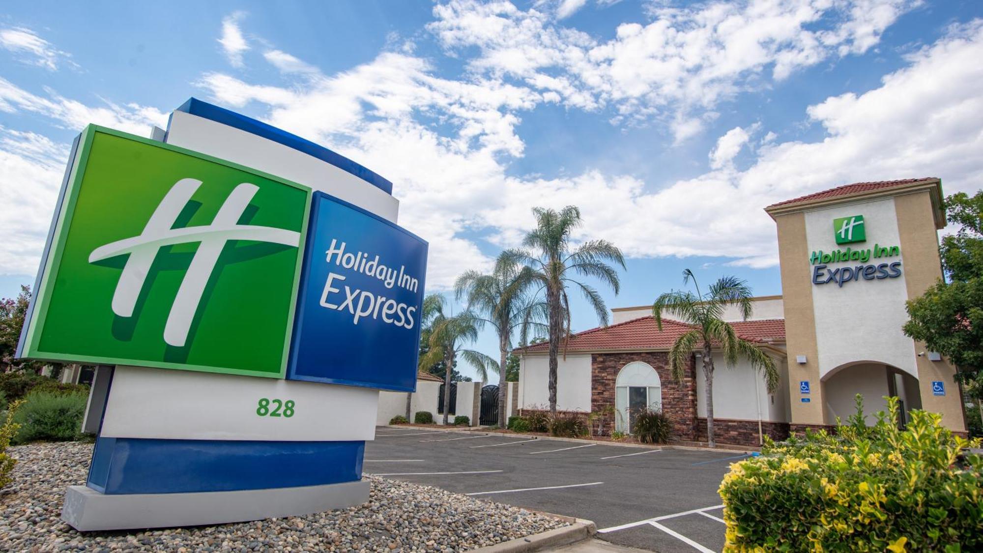 Holiday Express By Ihg Hotel 3*