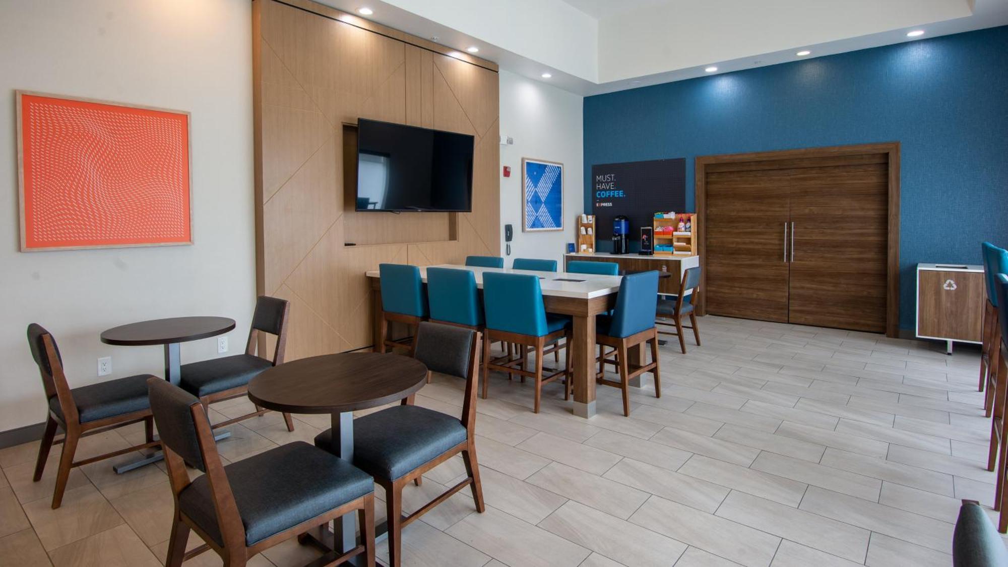 Holiday Express By Ihg Hotel Oakdale